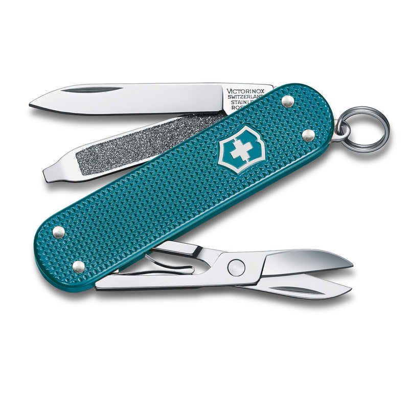 Victorinox Swiss Army Knife - SWISS CLASSICS - 5 Function, Multitool with a Pair of Scissors in Alox Scales - Wild Jungle, 58 mm
