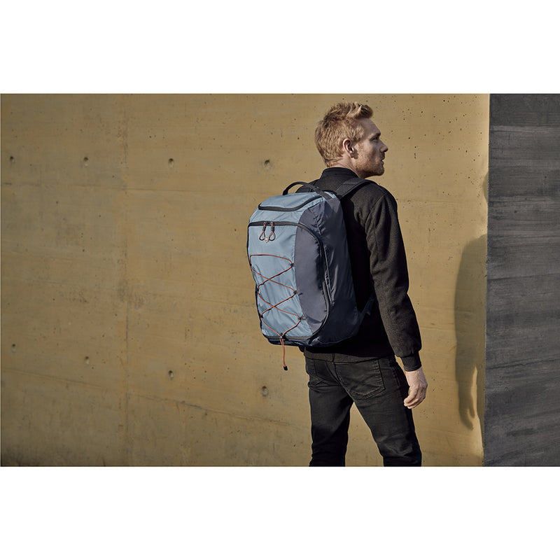 Victorinox Altmont Active Lightweight, 2-in-1 Duffel Backpack, Light B